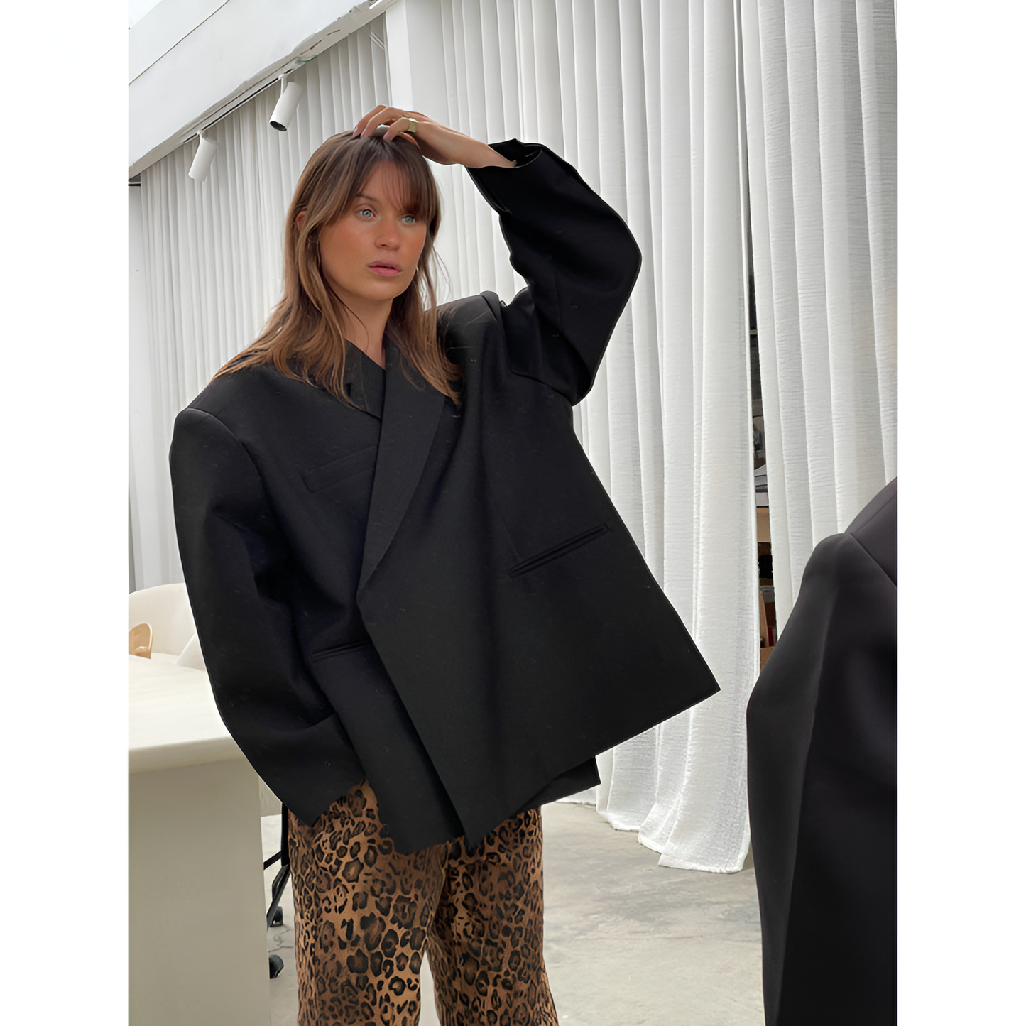 Dames Blazer - Oversized Pasvorm - Asymmetrische Zijsplit - Verborgen Sluiting